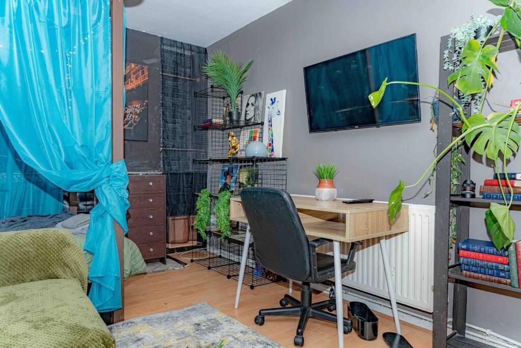 Unique Home W/Garden Hot Tub, Sauna & Cinema Room ロンドン エクステリア 写真